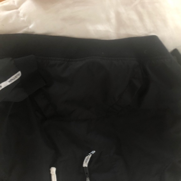 Hollister, black hooded windbreaker, size M, perfect condition, worn once - Picture 4 of 5